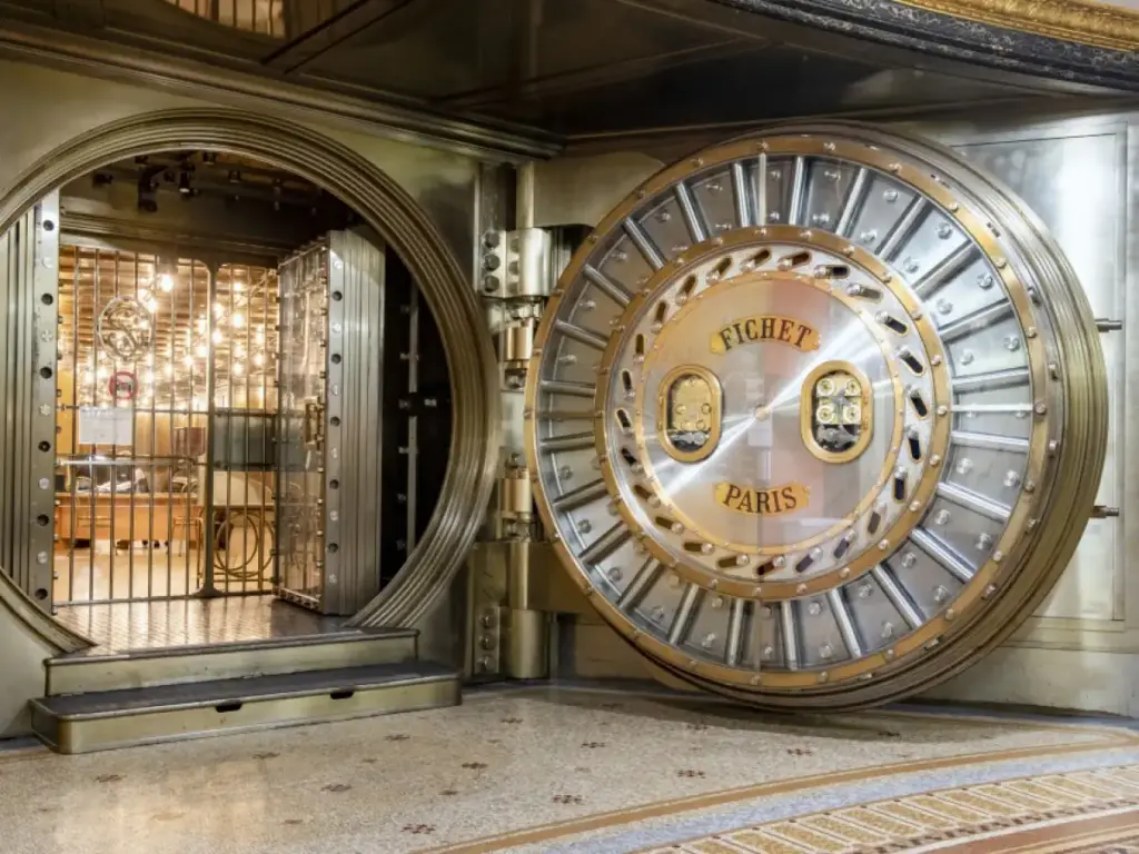 Bank vault door